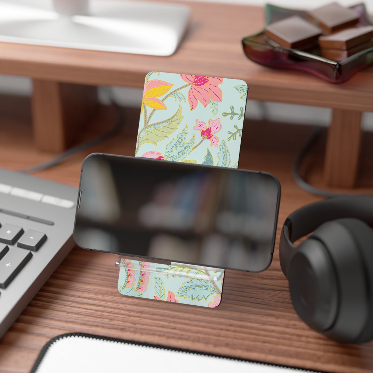 Mobile Phone Stand, Decorative Phone Holder, Floral Smartphone Display, Desk Organizer for Home Office, Gift for Her