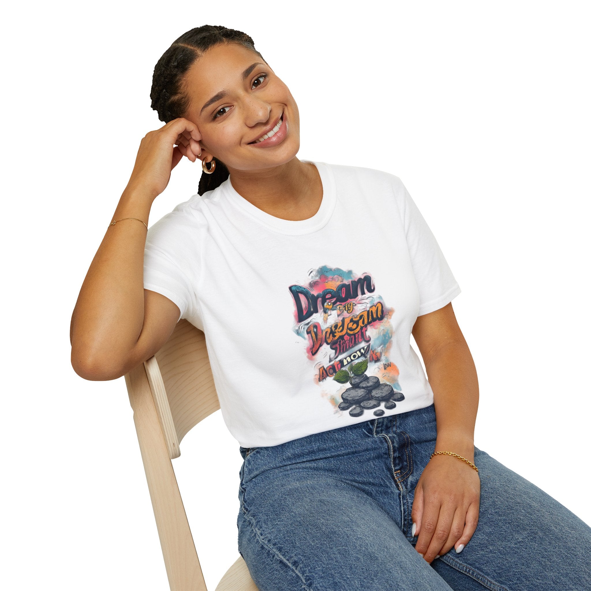 Dream Big Hustle Tee — "Dream, Perform, And Grow" Motivational Graphic T-Shirt