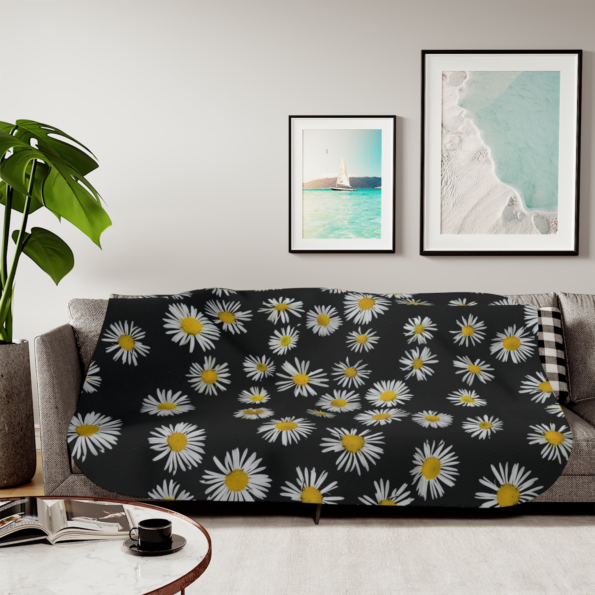 Daisy Print Sherpa Blanket — Reversible Black Floral & Cozy Beige Throw
