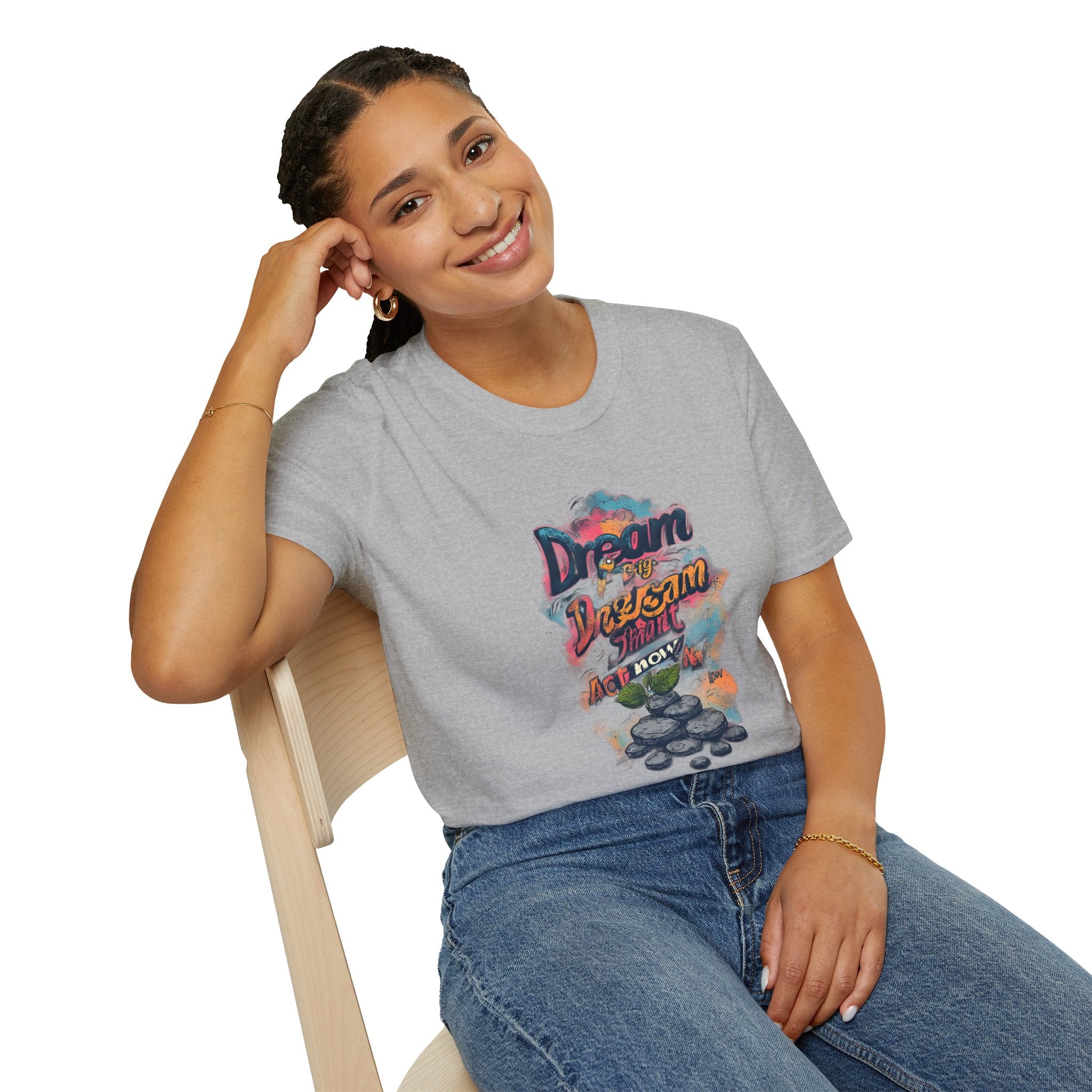 Dream Big Hustle Tee — "Dream, Perform, And Grow" Motivational Graphic T-Shirt