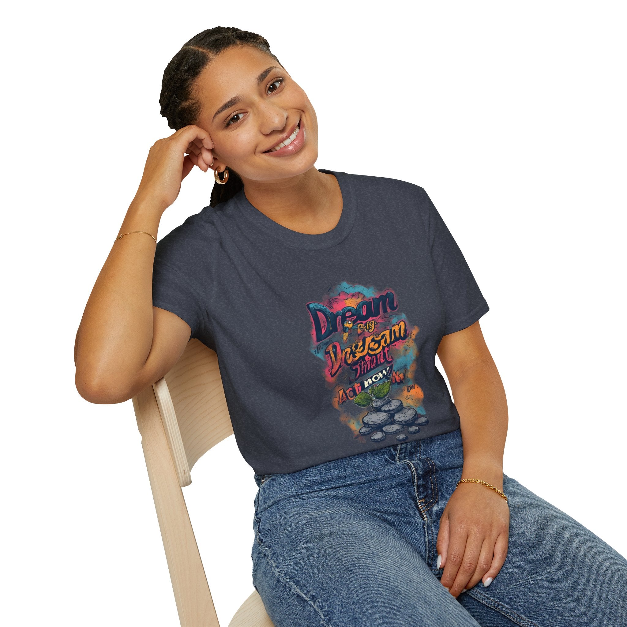 Dream Big Hustle Tee — "Dream, Perform, And Grow" Motivational Graphic T-Shirt