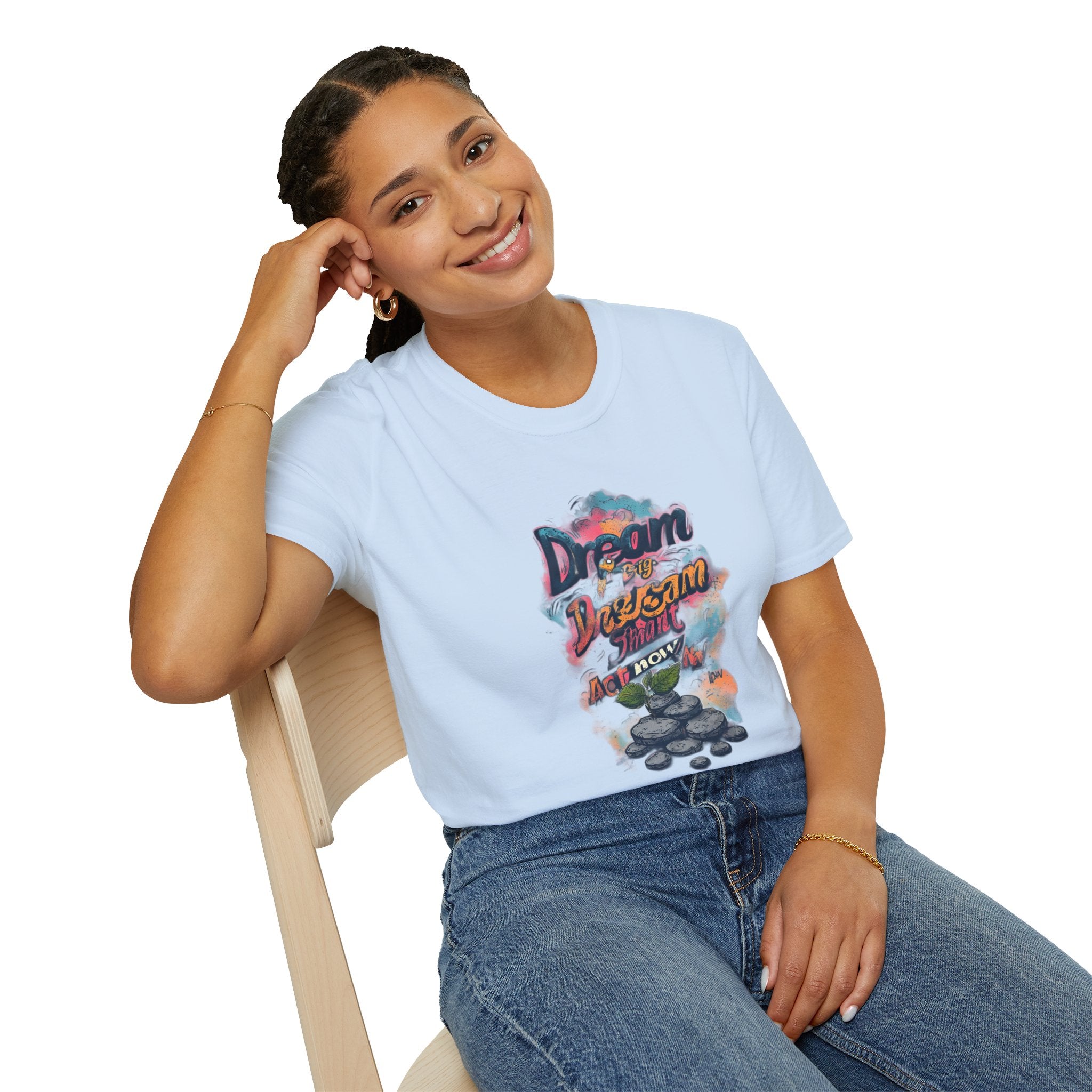 Dream Big Hustle Tee — "Dream, Perform, And Grow" Motivational Graphic T-Shirt