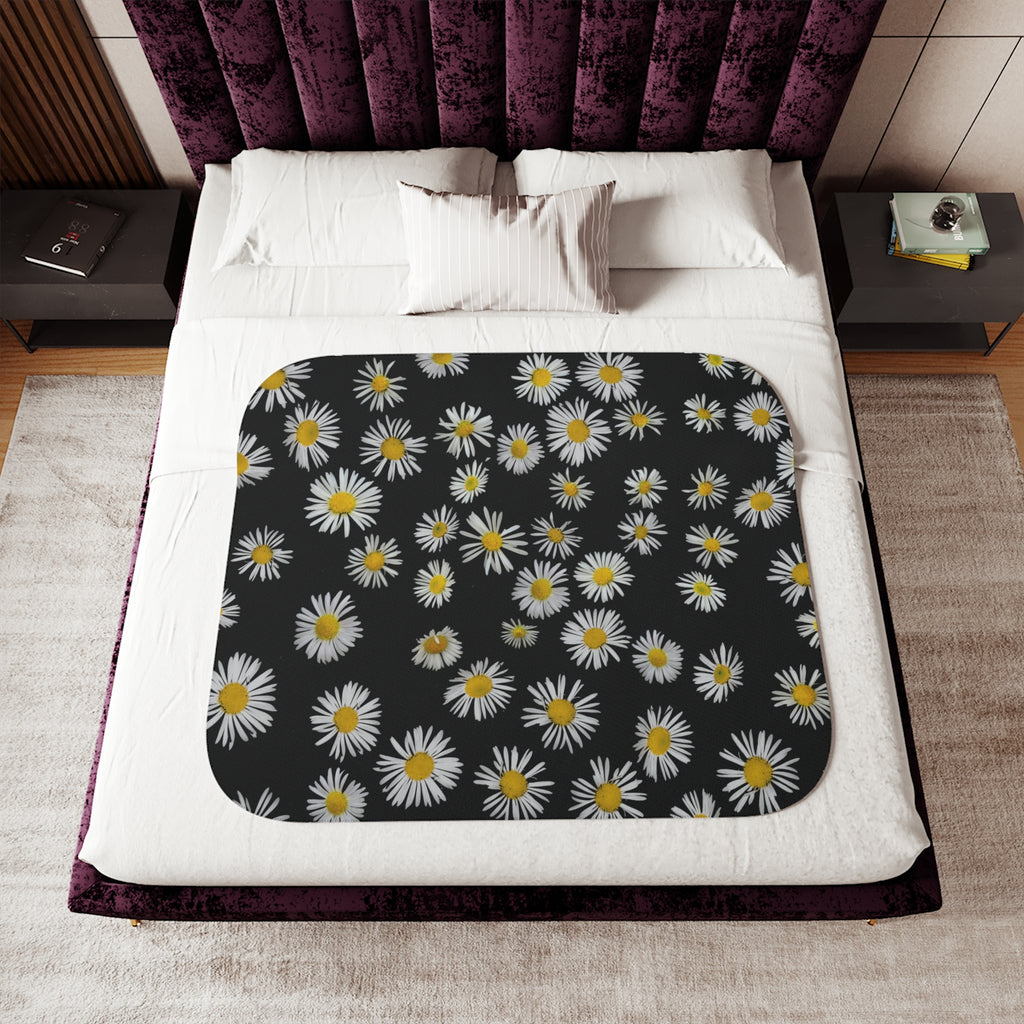Daisy Print Sherpa Blanket — Reversible Black Floral & Cozy Beige Throw