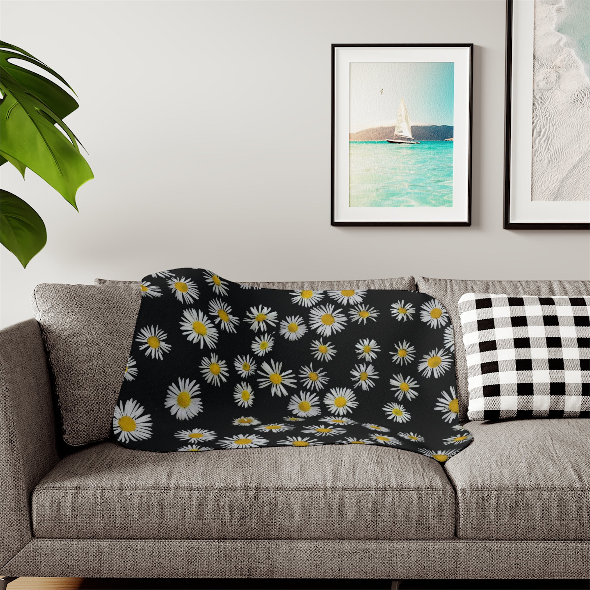 Daisy Print Sherpa Blanket — Reversible Black Floral & Cozy Beige Throw